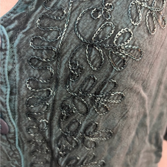 Turquoise Embroidered Women's Top - Picture 2 of 7